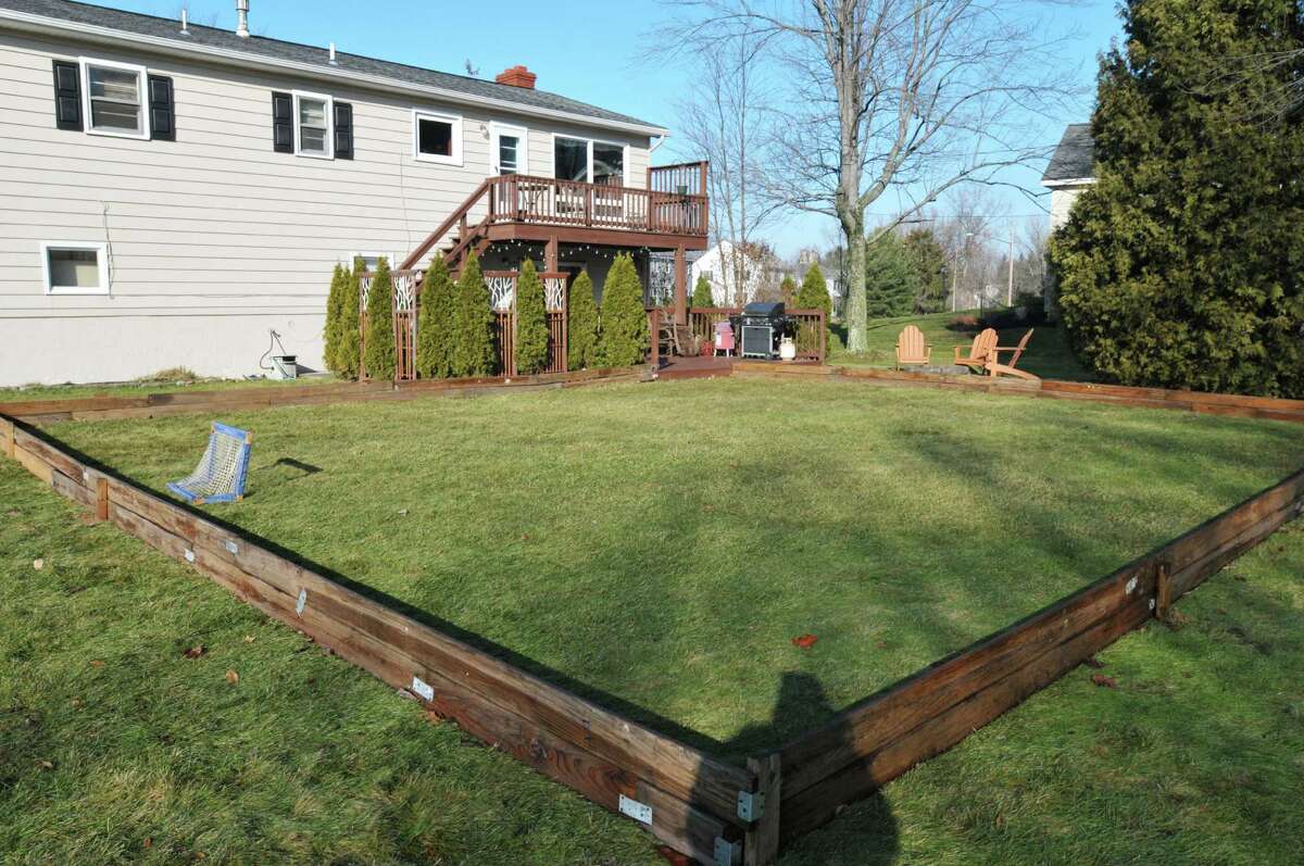 Building a doityourself rink