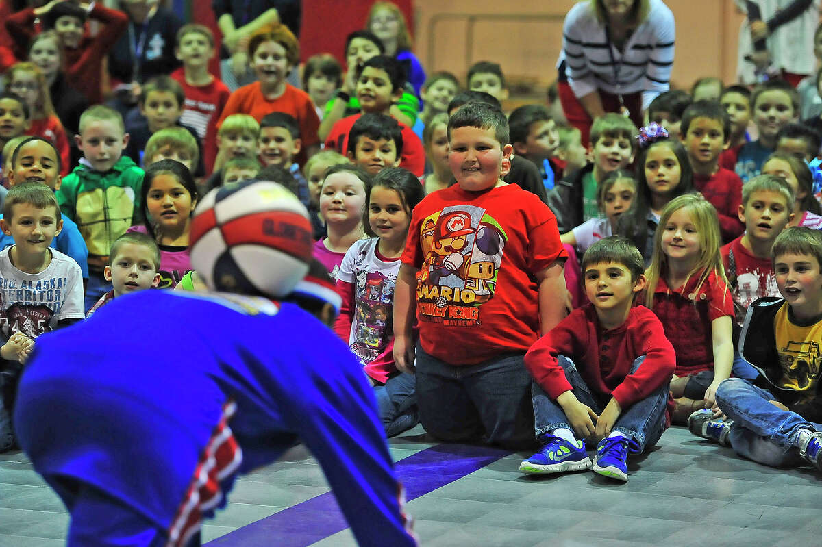 Harlem Globetrotter visits Woodcrest Elementary School in Port Neches