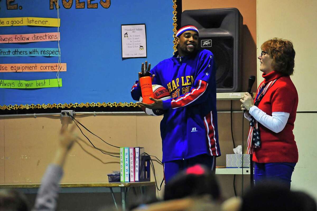 Harlem Globetrotter visits Woodcrest Elementary School in Port Neches