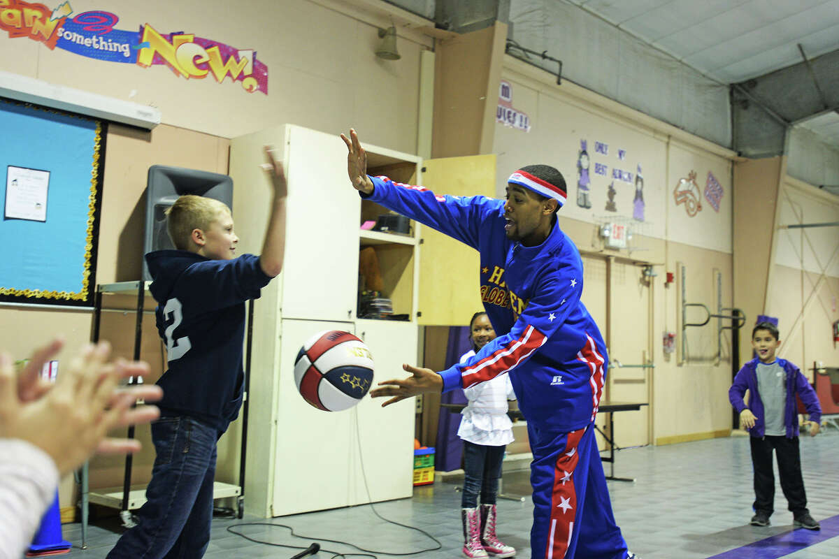 Harlem Globetrotter visits Woodcrest Elementary School in Port Neches