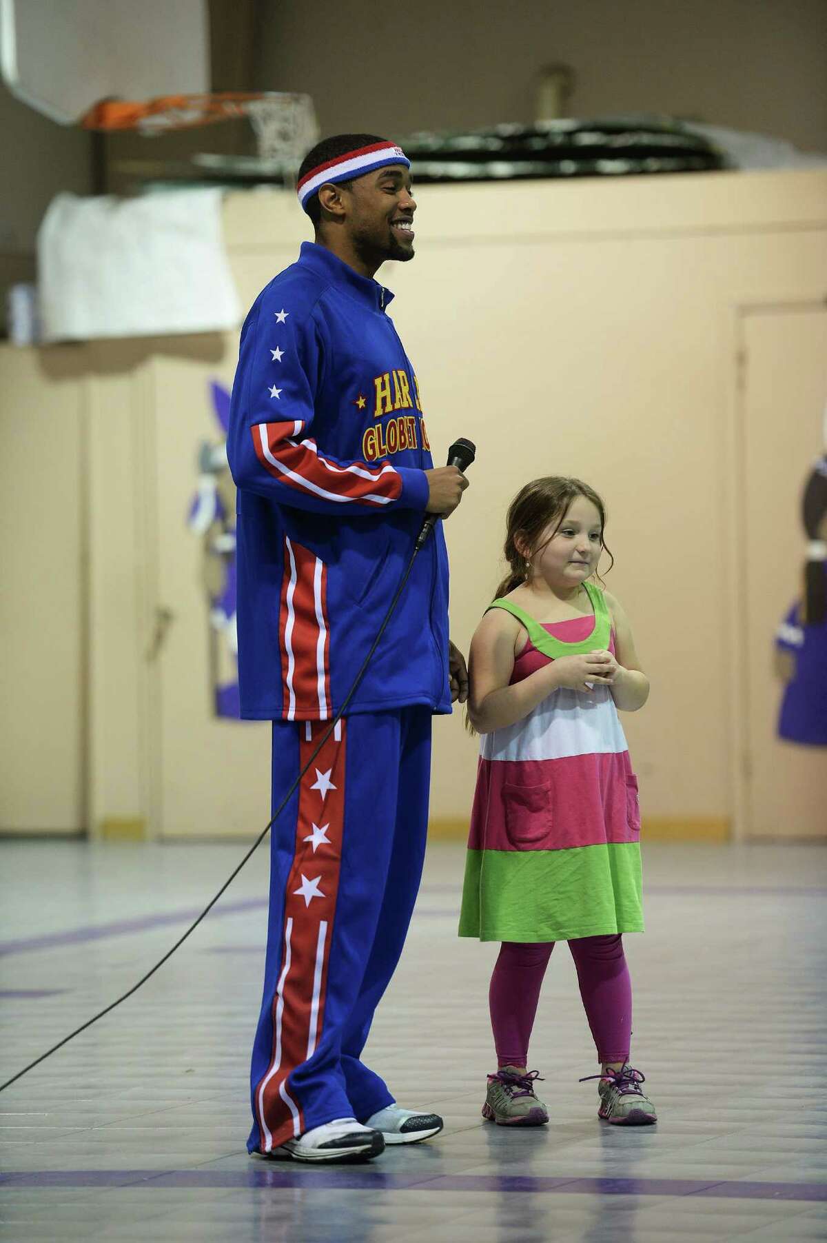 Harlem Globetrotter visits Woodcrest Elementary School in Port Neches