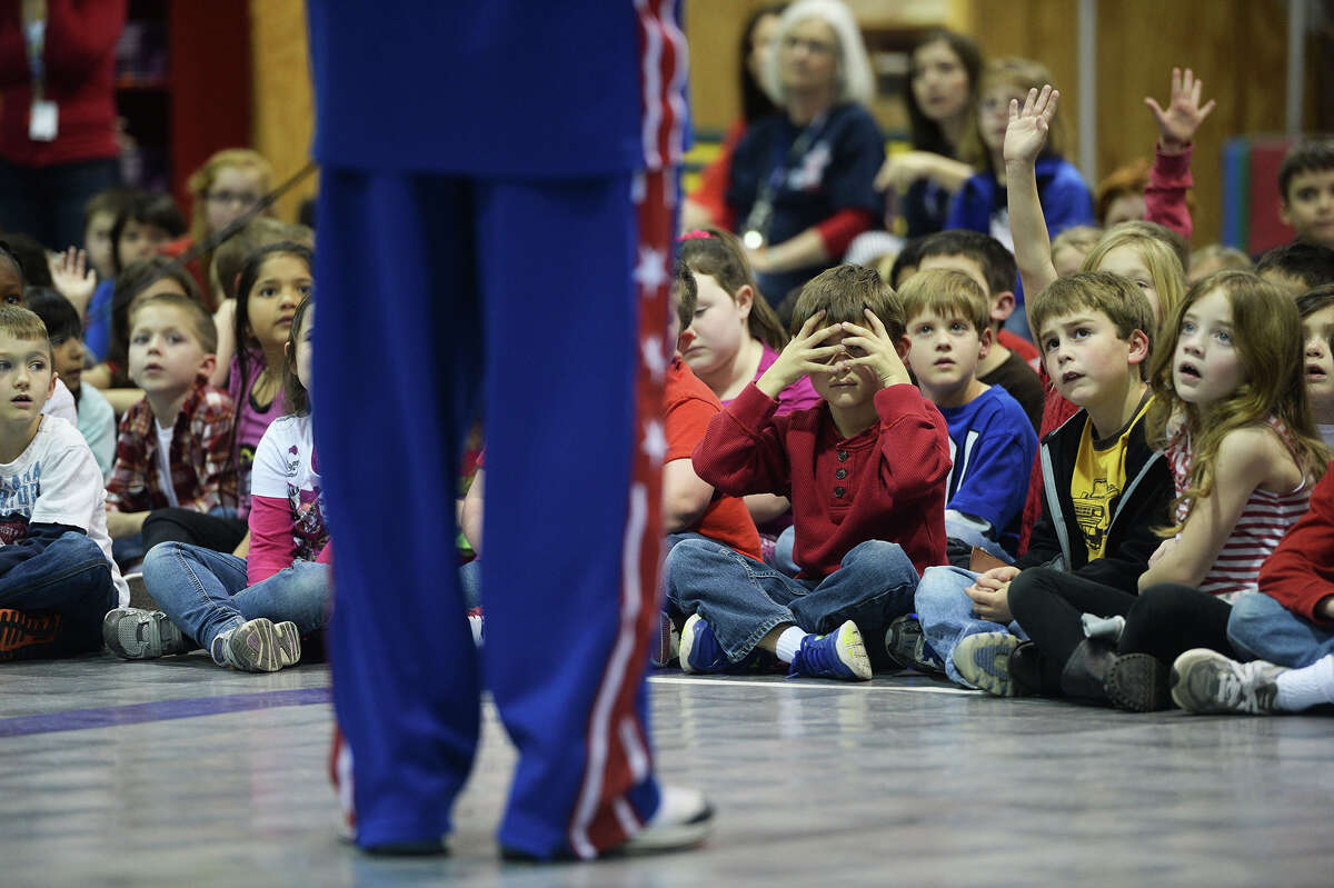Harlem Globetrotter visits Woodcrest Elementary School in Port Neches