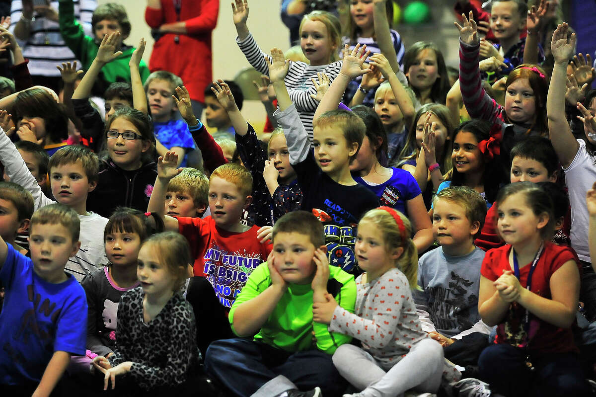 Harlem Globetrotter visits Woodcrest Elementary School in Port Neches