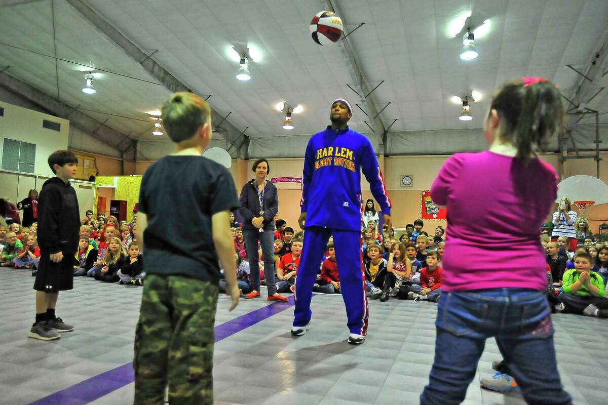 Harlem Globetrotter visits Woodcrest Elementary School in Port Neches