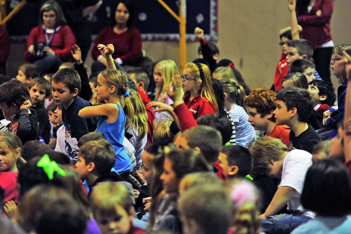 Harlem Globetrotter visits Woodcrest Elementary School in Port Neches
