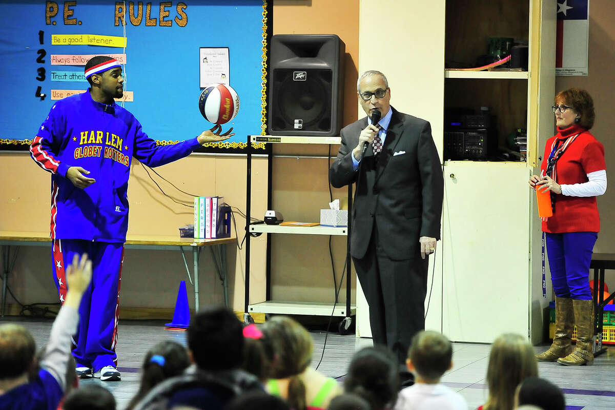 Harlem Globetrotter visits Woodcrest Elementary School in Port Neches