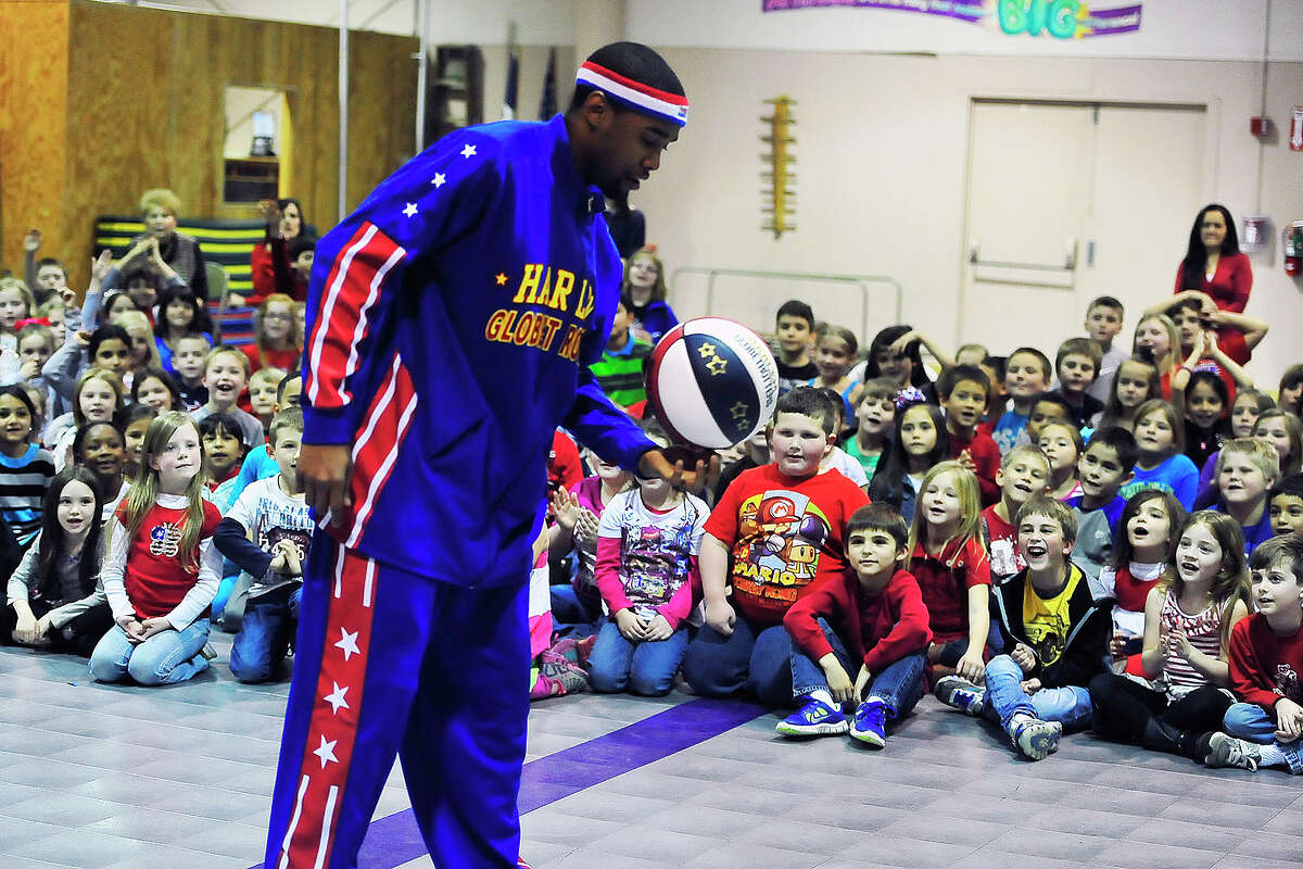 Harlem Globetrotter visits Woodcrest Elementary School in Port Neches