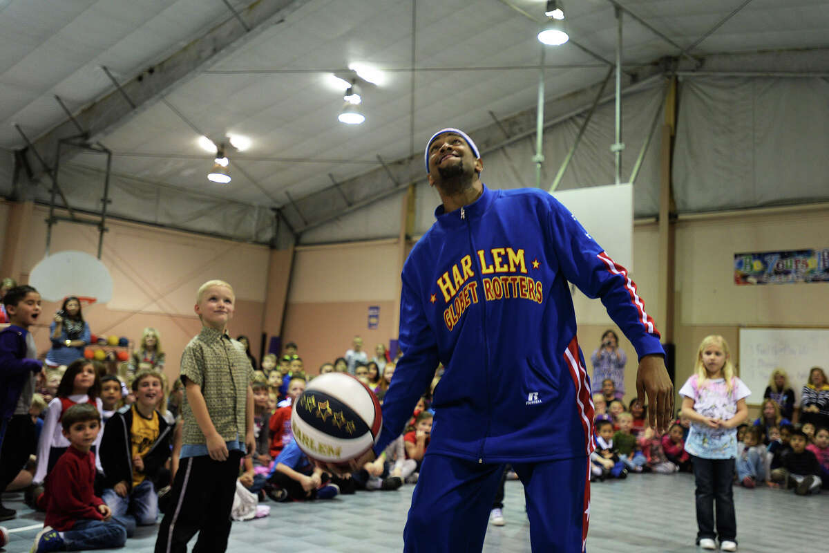 Harlem Globetrotter visits Woodcrest Elementary School in Port Neches