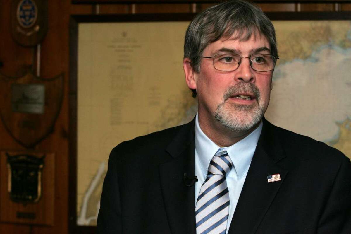 Captain Richard Phillips, commanding officer of the American-flagged containership MV Maersk Alabama that was attacked by pirates off the coast of Somalia, spoke at the Riverside Yacht Club Wednesday evening.