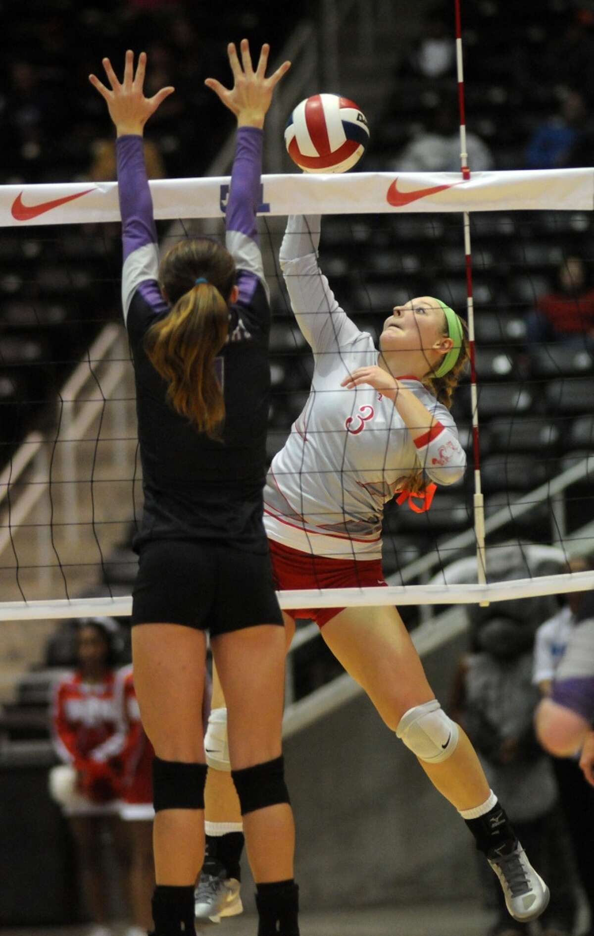 Bellville's bid for 10th state volleyball title falls short vs. Decatur