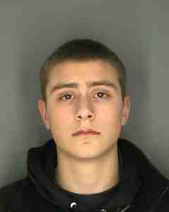 5 teens arrested after break in