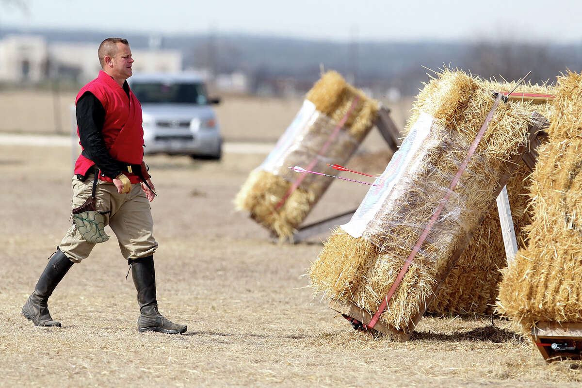 Competition tests archery, riding skills