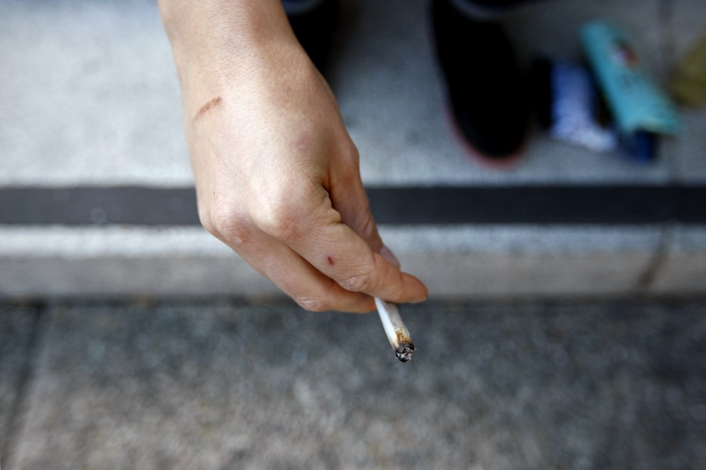 Smoking Exacts High Toll In California   RawImage 