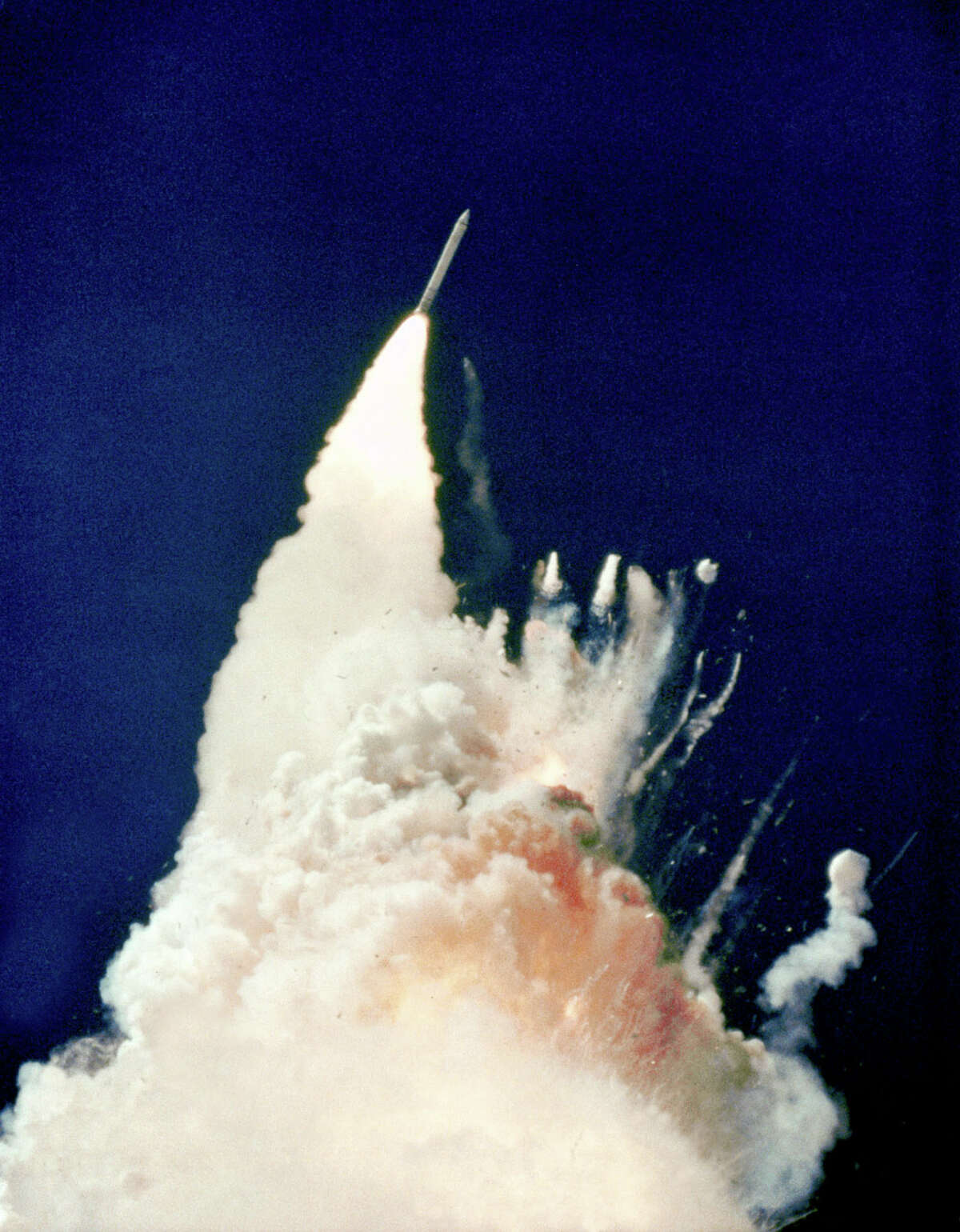 Space Shuttle Explodes 1986 1986 The Challenger Explosion ALHFO
