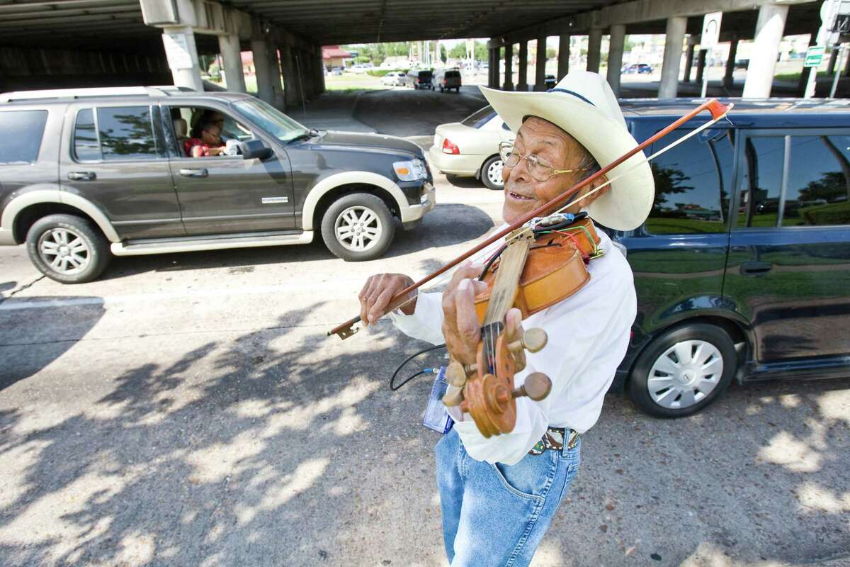 Houston's 'Violin Man' dies at 90