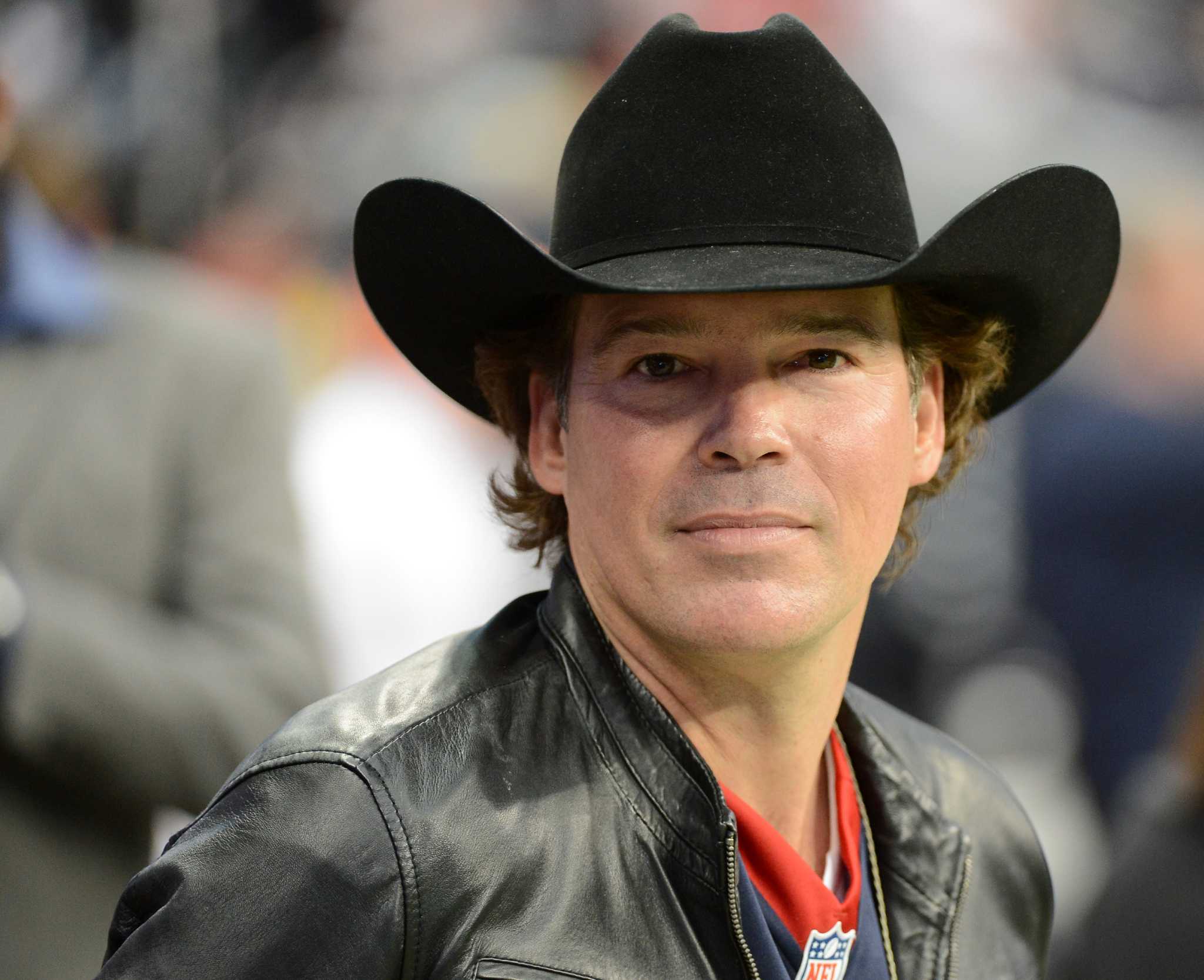 Clay Walker hosts bike ride to fight MS