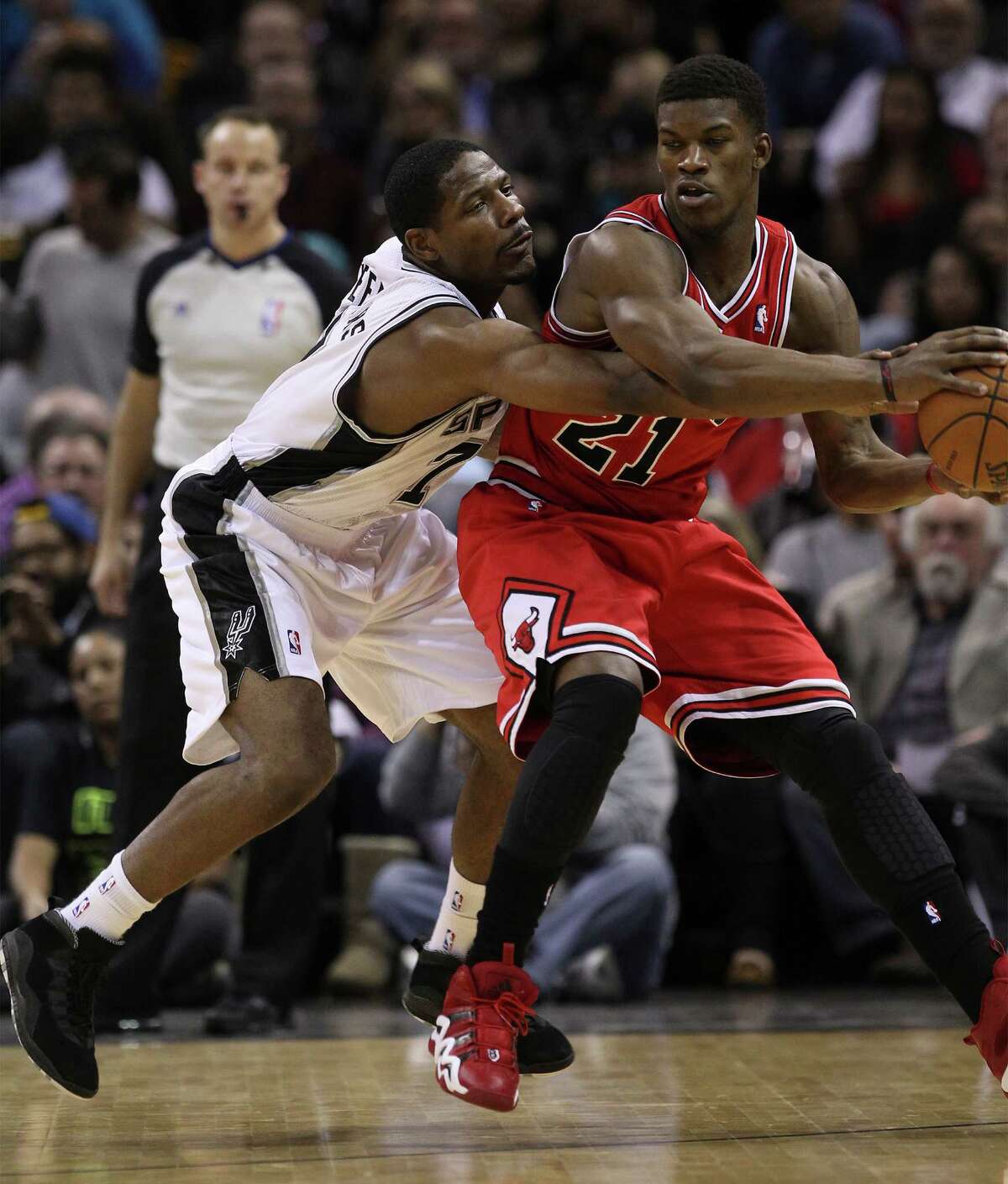 Spurs' Othyus Jeffers (07) attempts a steal against Chicago Bulls' Jimmy Butler (21) at the AT&T Center on Wednesday, Jan. 29, 2014.