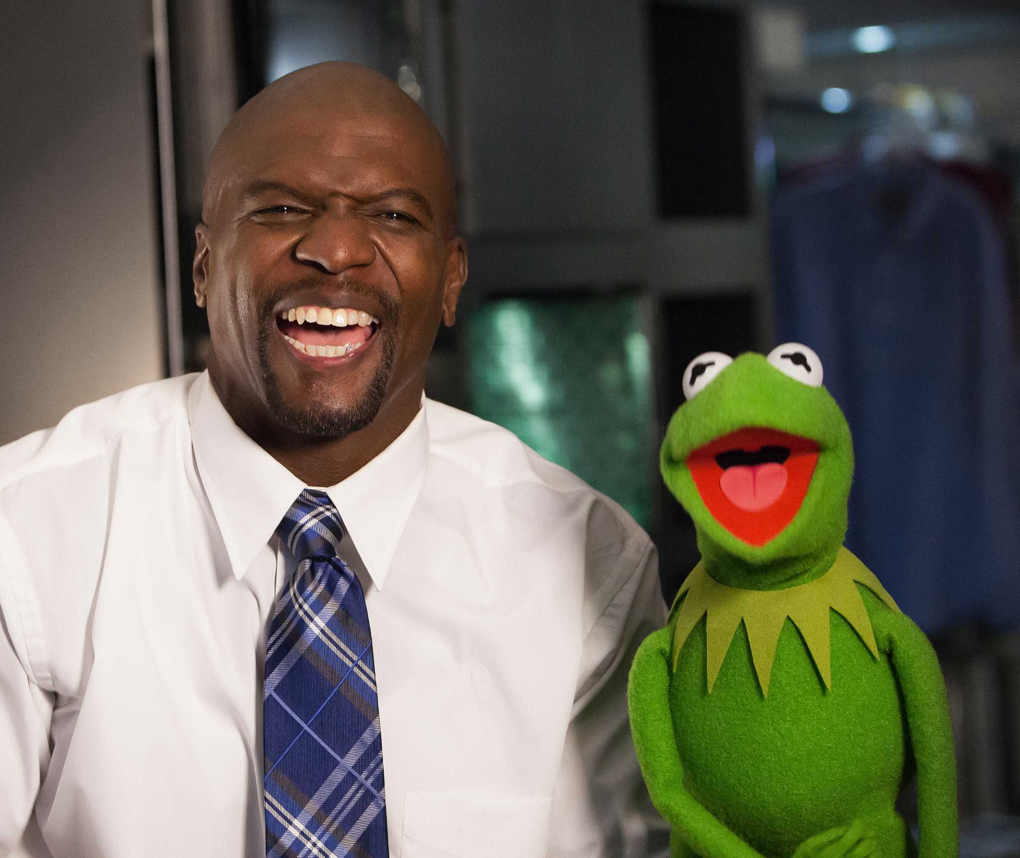 Super' TV: Funny, furry and pigskin treats