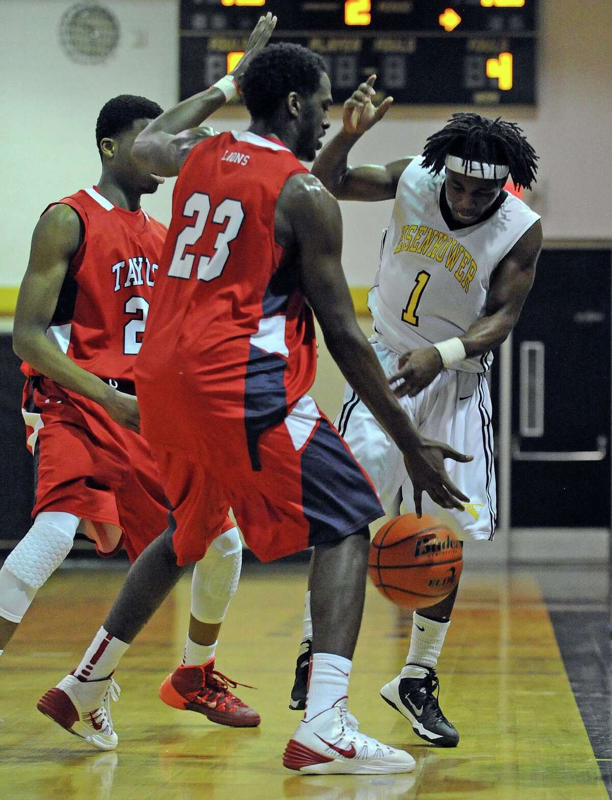 Eisenhower claims district title with win over Alief Taylor