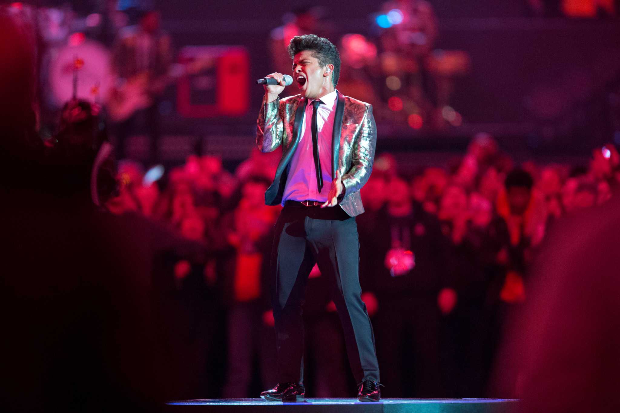 Bruno Mars Rocks Super Bowl-Style With the Red Hot Chili Peppers