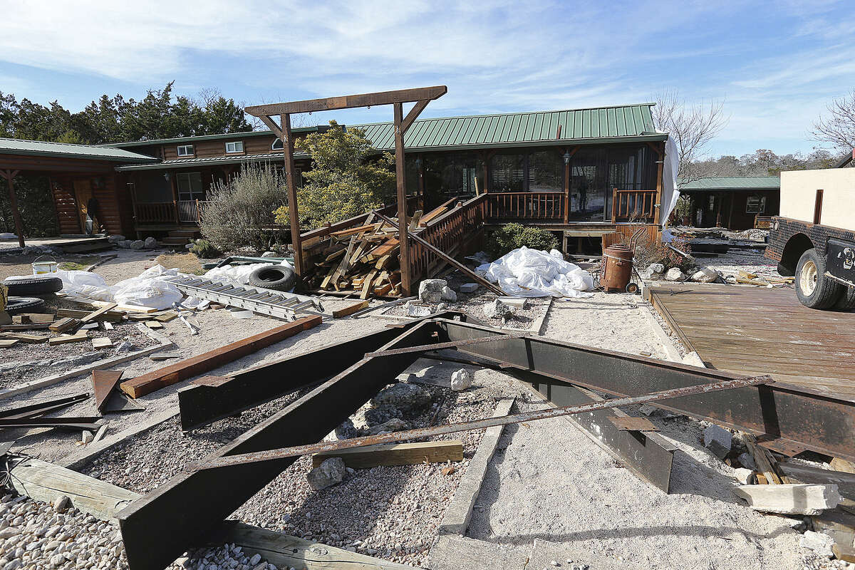 Since fall, half the tenants of El Viaje RV Retirement Retreat north of Medina have left amid conflicts over several issues, including the owners' effort to replace their “lifetime leases” in the 58-lot park off Texas 16.