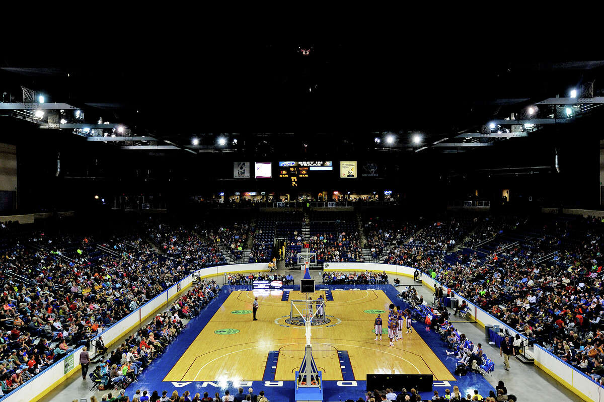 Harlem Globetrotters stop by Ford Arena