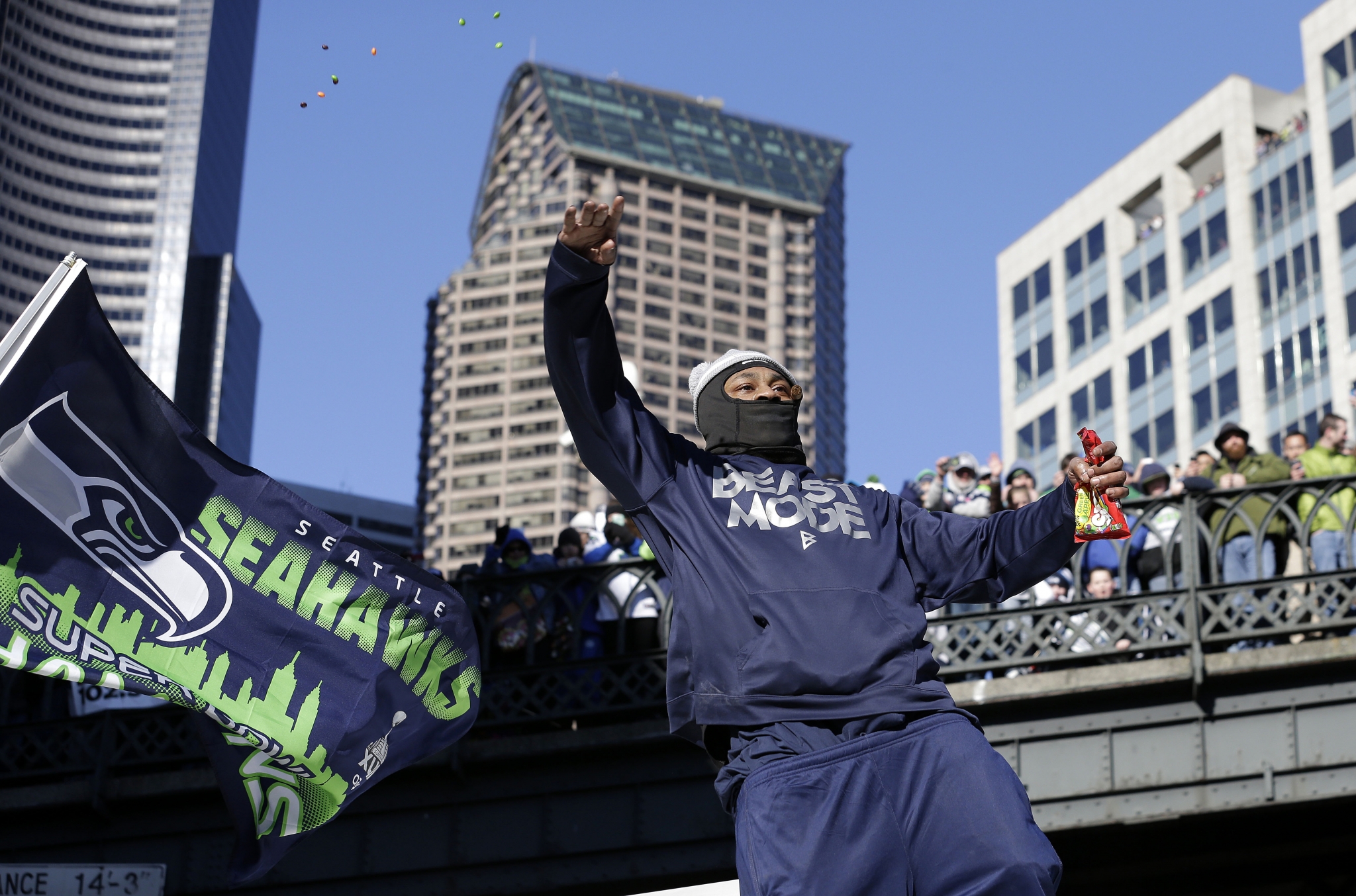 Marshawn Lynch: Sideline Skittles Snack Before Super Bowl XLIX (Video) –  The Hollywood Reporter