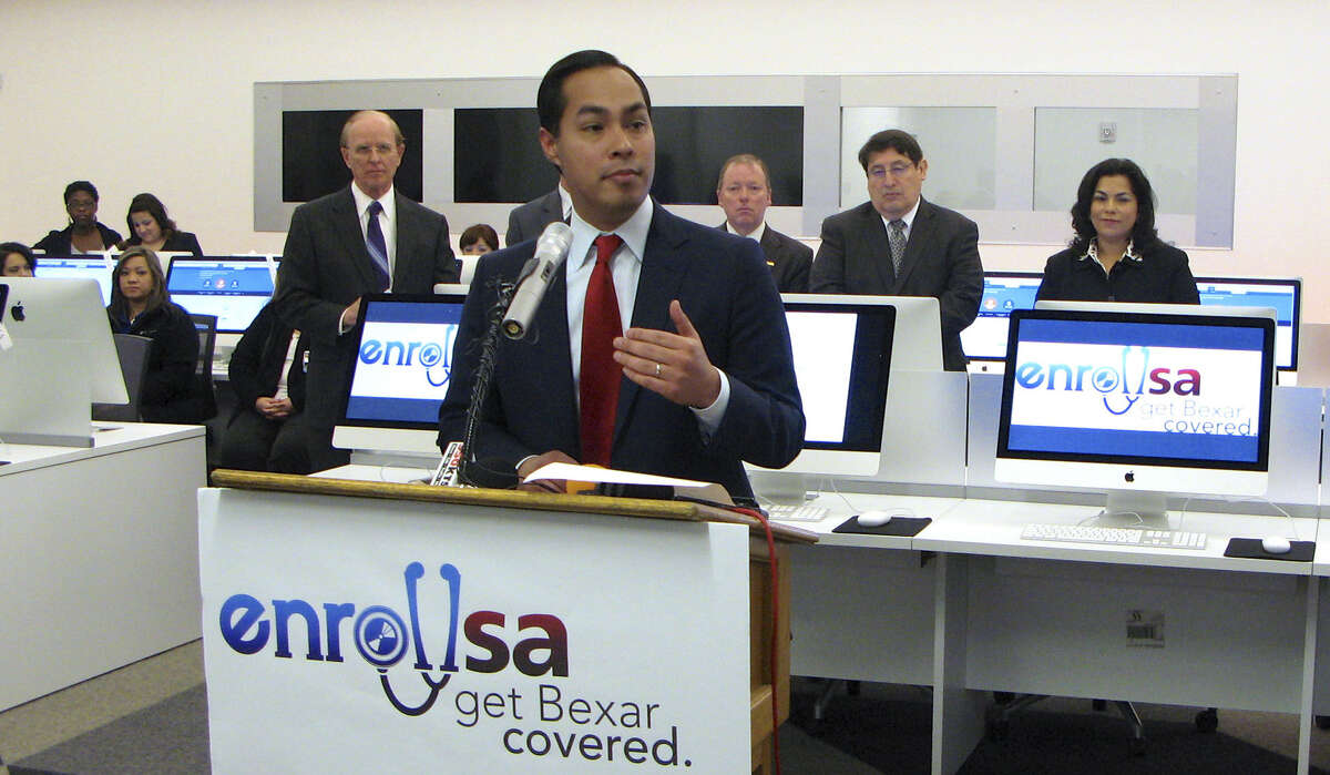 Mayor Julián Castro joins County Judge Nelson Wolff, hospital executives and other elected officials to urge Bexar County residents to sign up for health insurance under the Affordable Care Act.