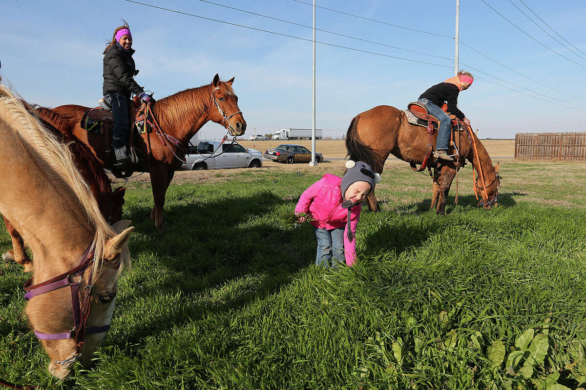 Trail riders bringing in Texas heritage through bitter cold