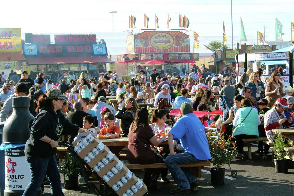 San Antonians enjoyed a Sunday of shopping, carnival and petting zoo at the rodeo.