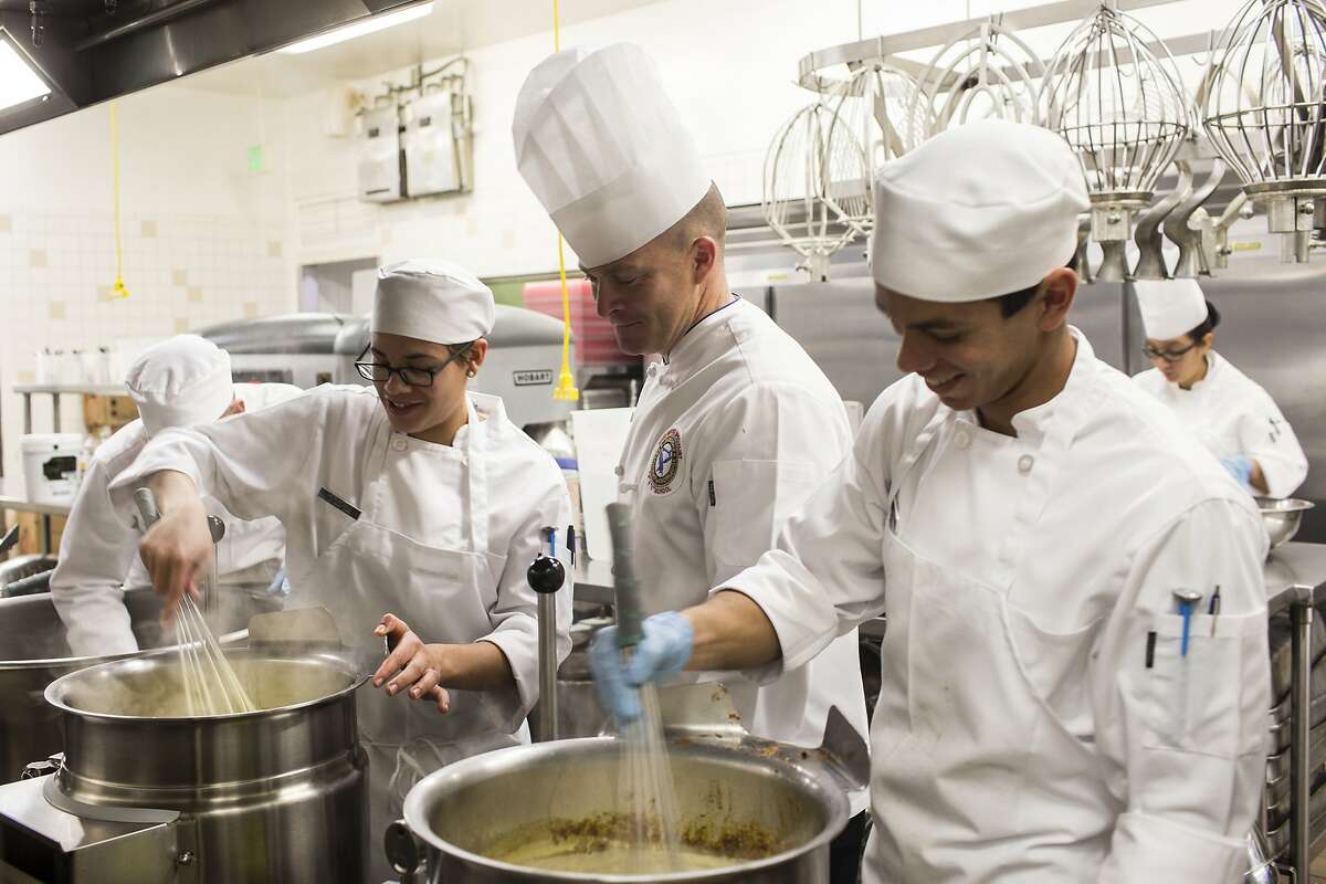 Coast Guard school takes local approach to training chefs