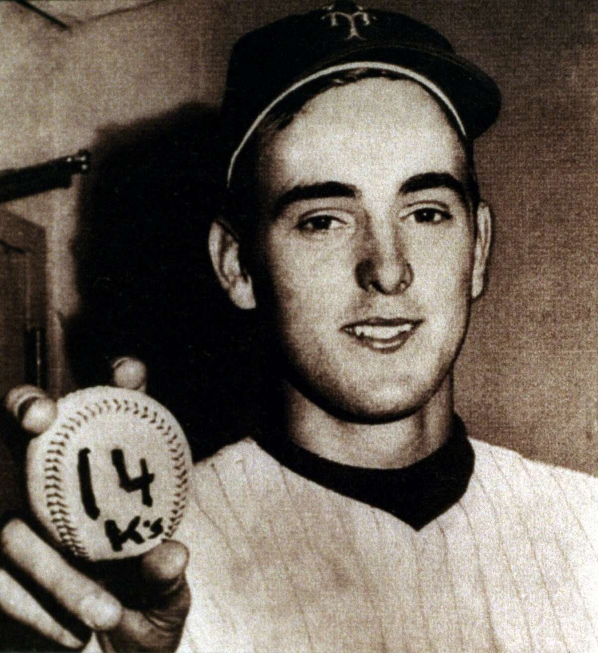 Nolan Ryan famously pummeled Robin Ventura 27 years ago