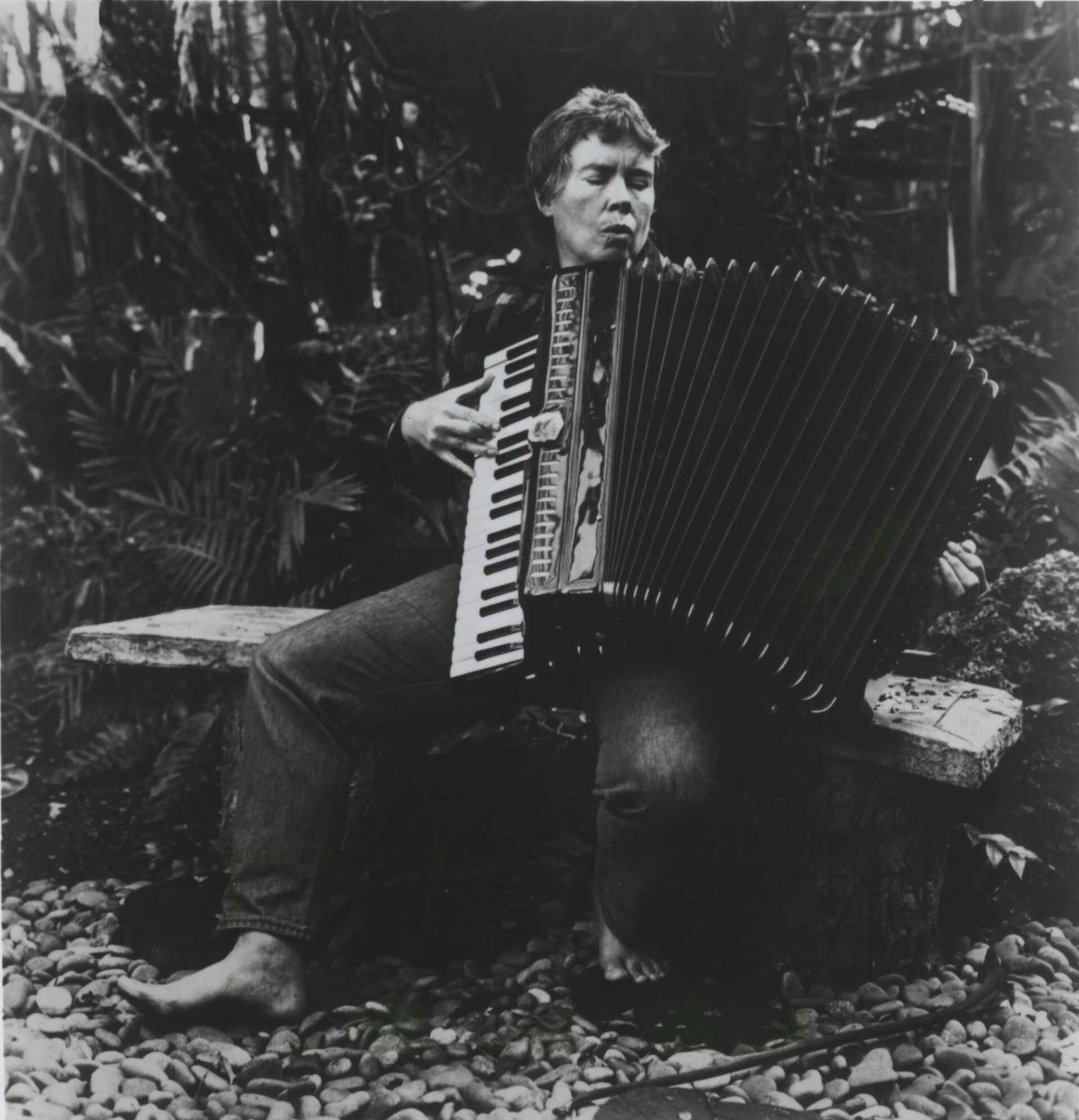Pauline Oliveros, musical performer and experimentalist, dies