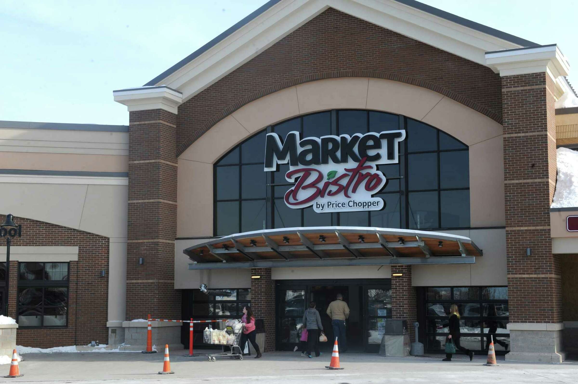 Price Chopper's Market Bistro store in Latham nears completion