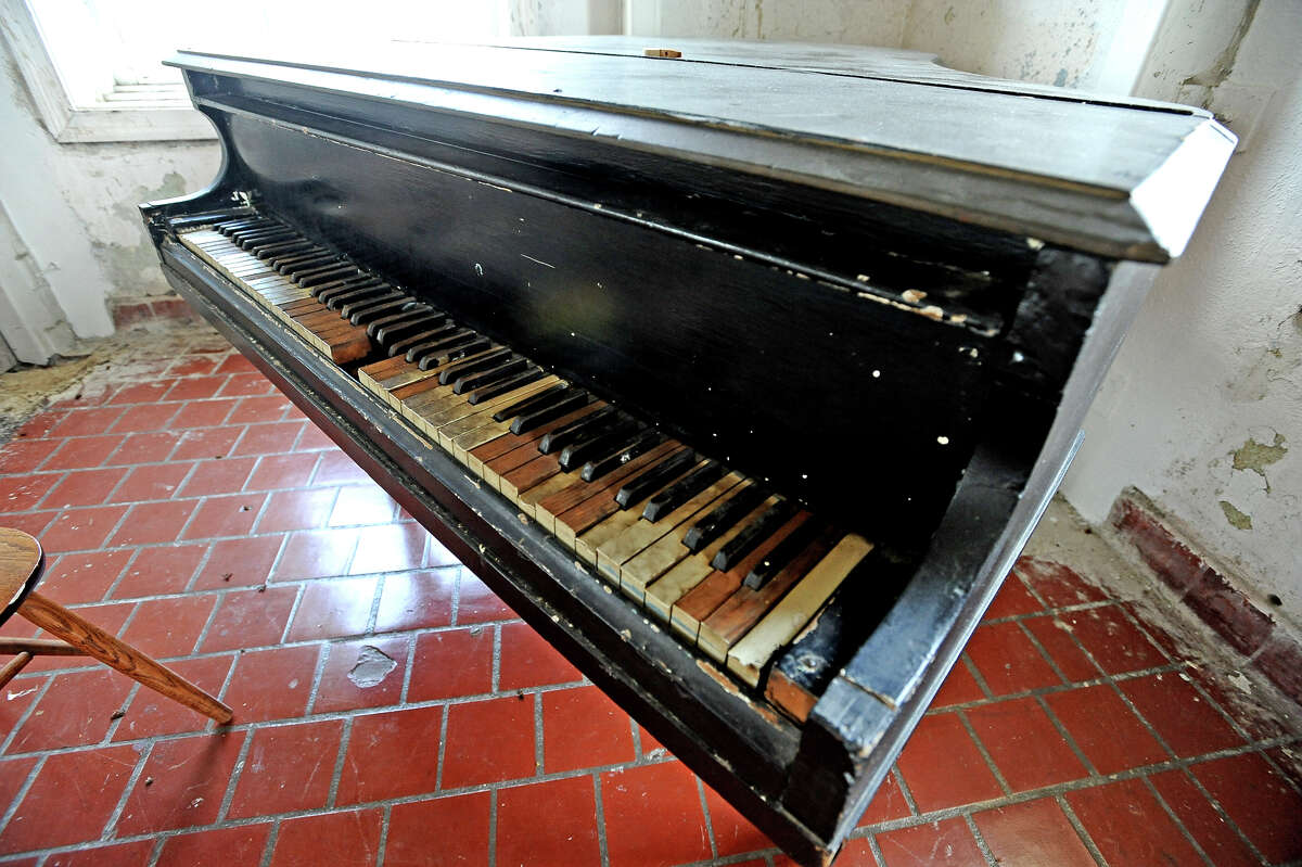 Hotel Beaumont hits the auction block April 1