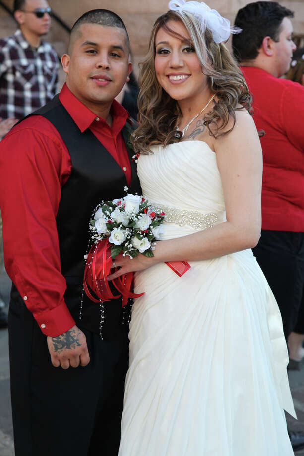 Free Wedding At Bexar Courthouse Set For Feb 14 San Antonio S Got Married At The Bexar County Courthouse On Valentine Day Feb 14