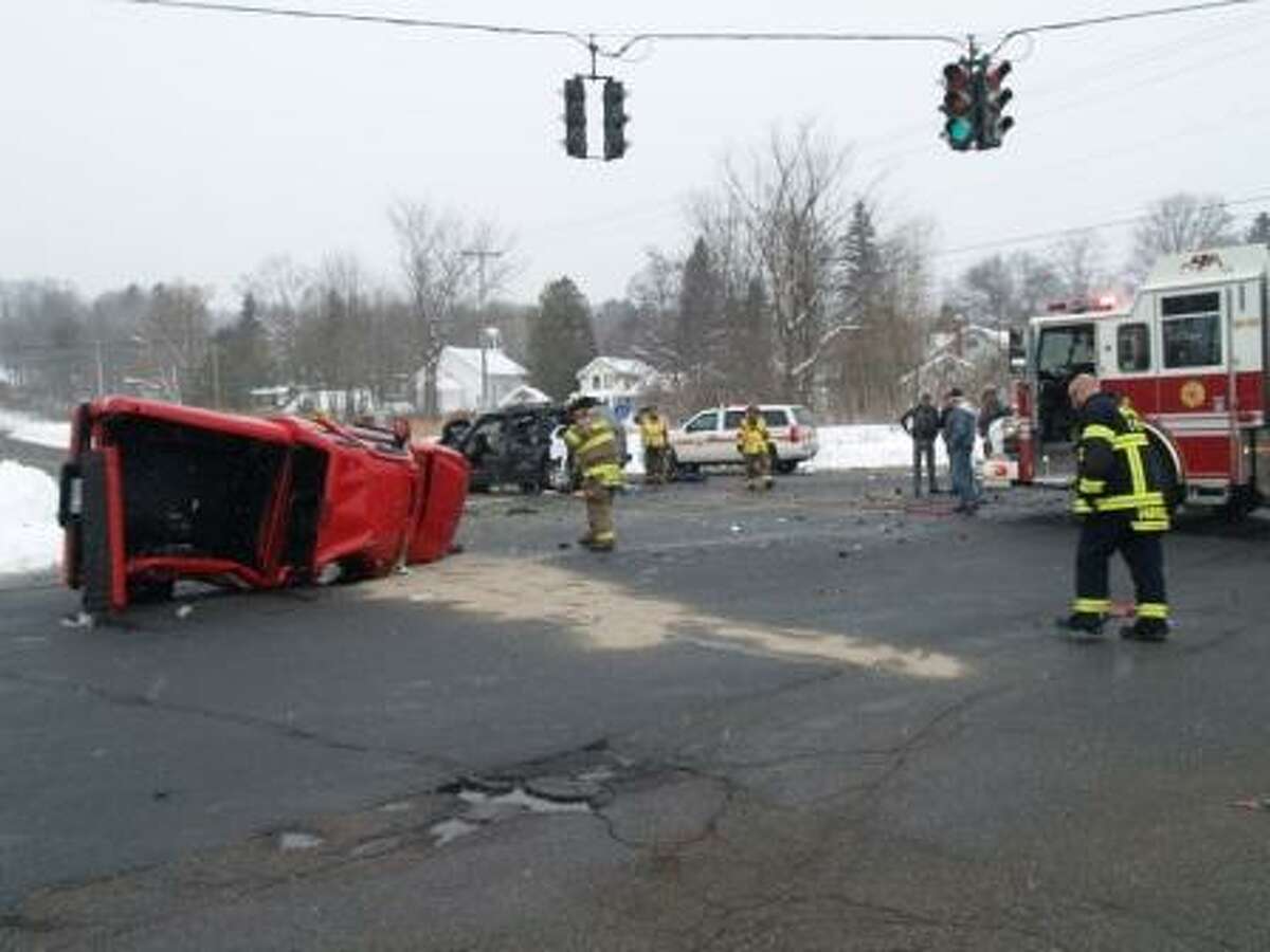 Several hurt in Wilton crash