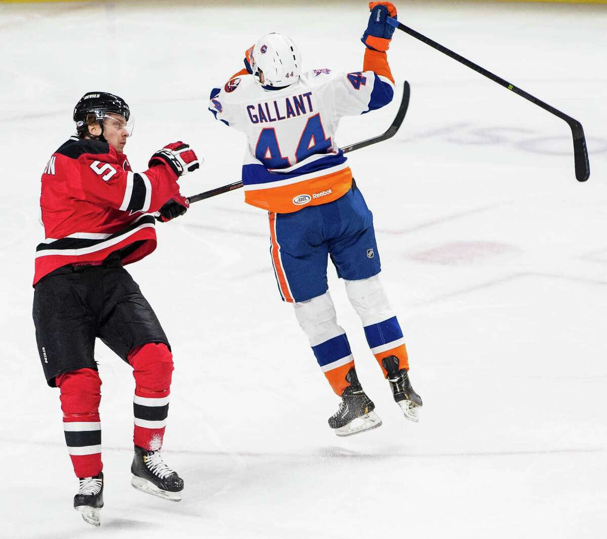 Nilsson, Sound Tigers hold off Devils