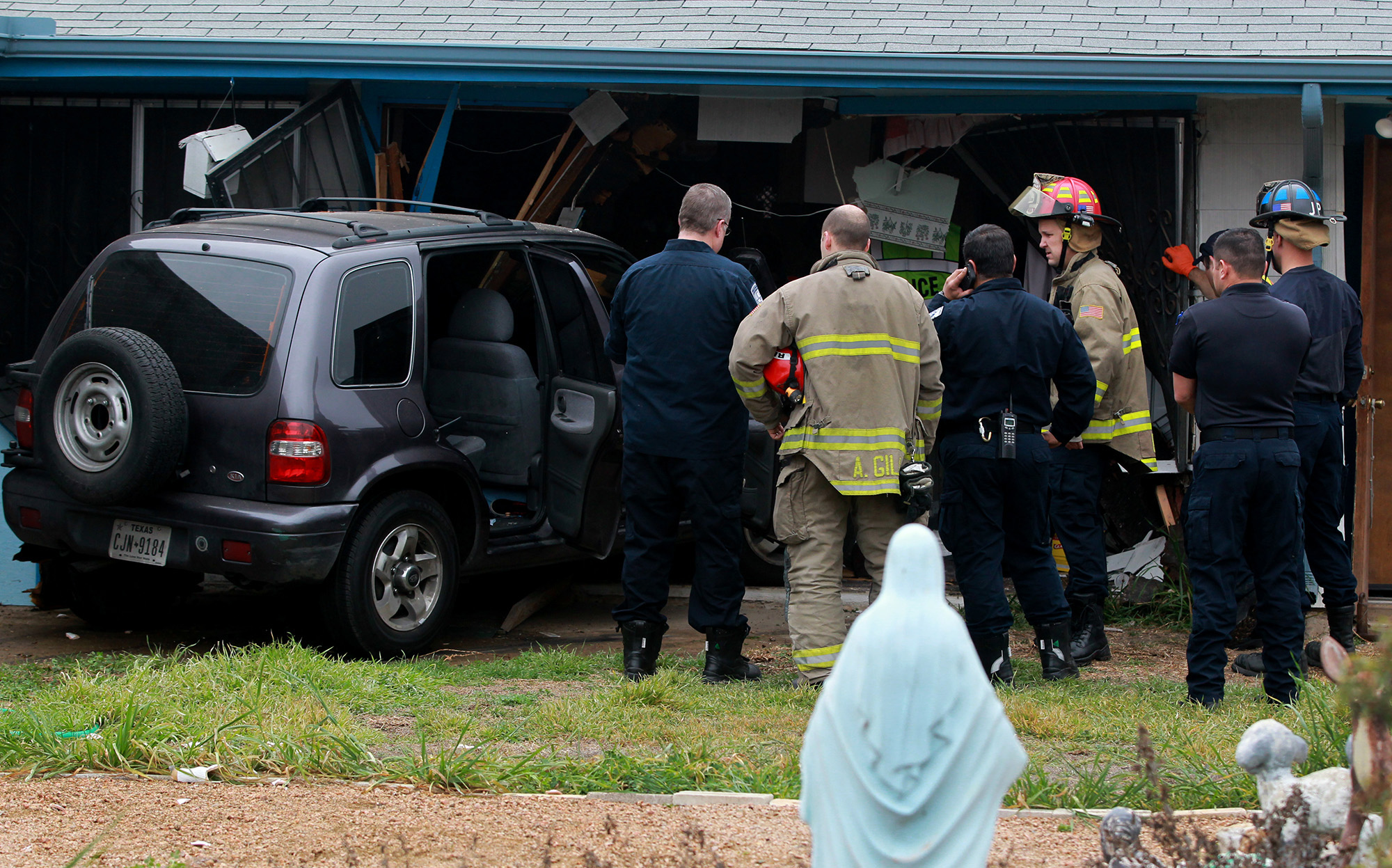 Suv Crashes Into House On Citys Northeast Side 3543