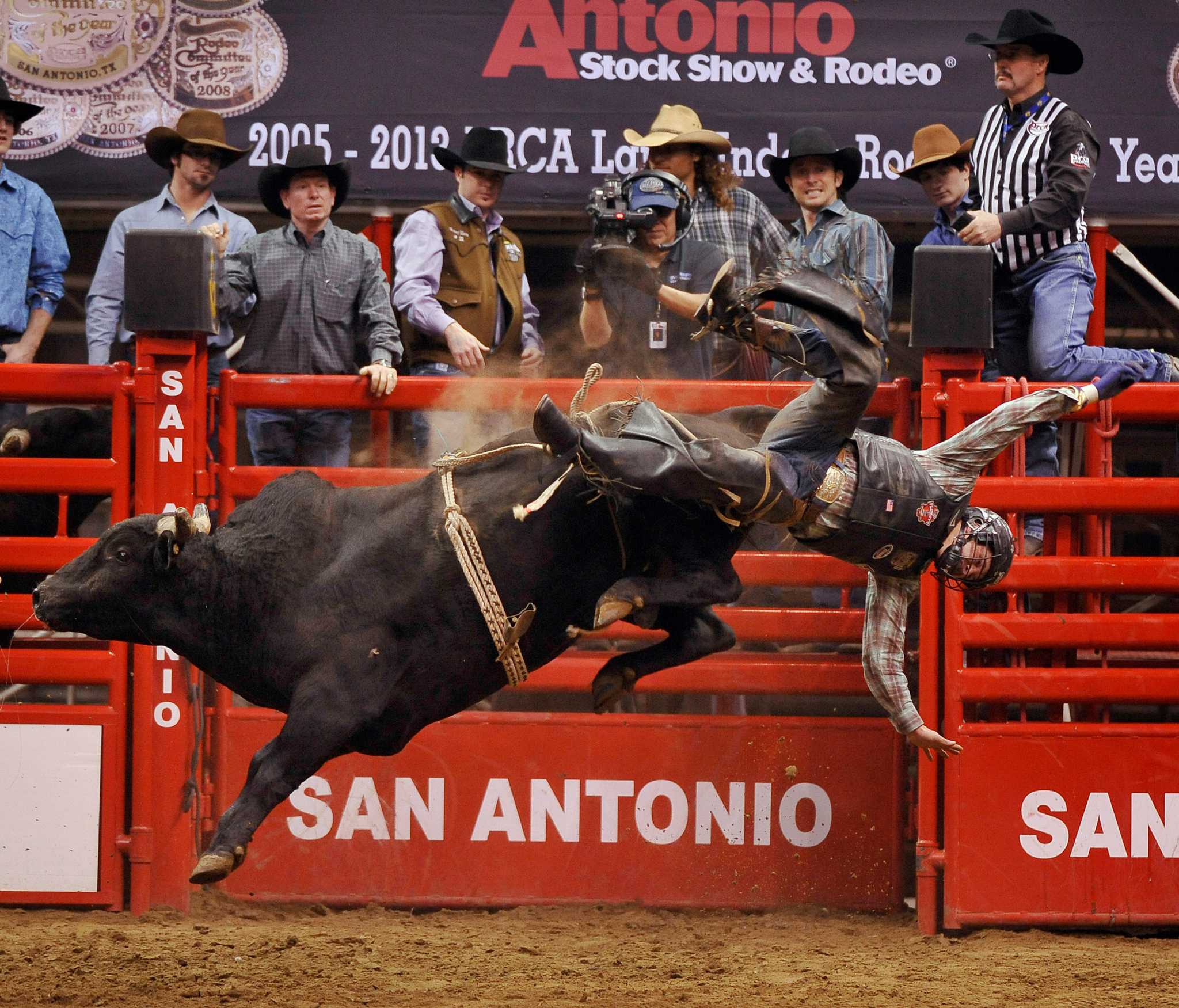 Unregulated rodeos can mean deadly ride, Texas