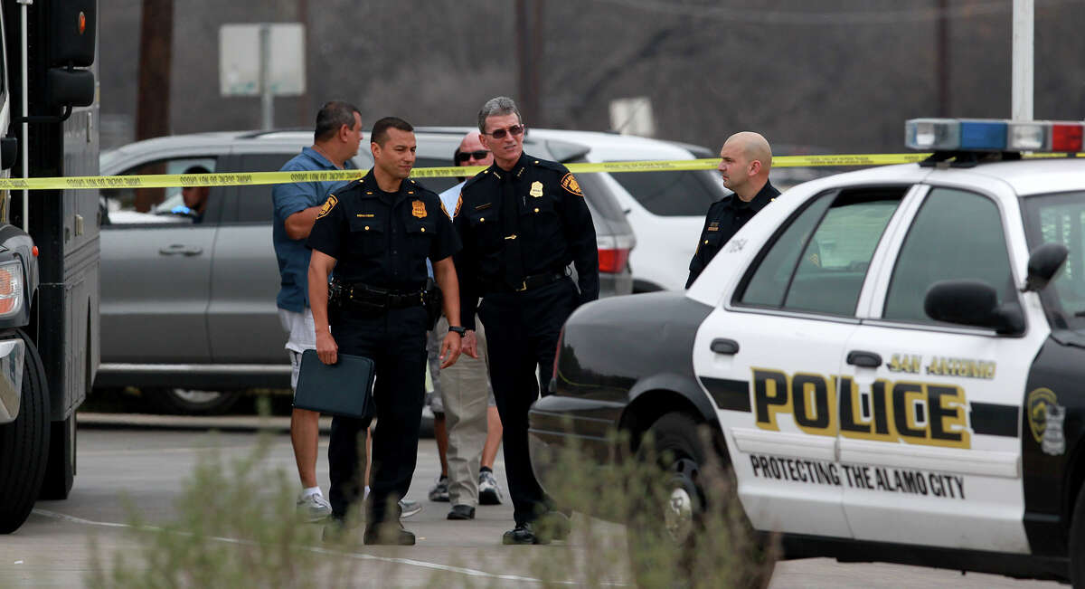 Burglary suspect shot by San Antonio undercover officers