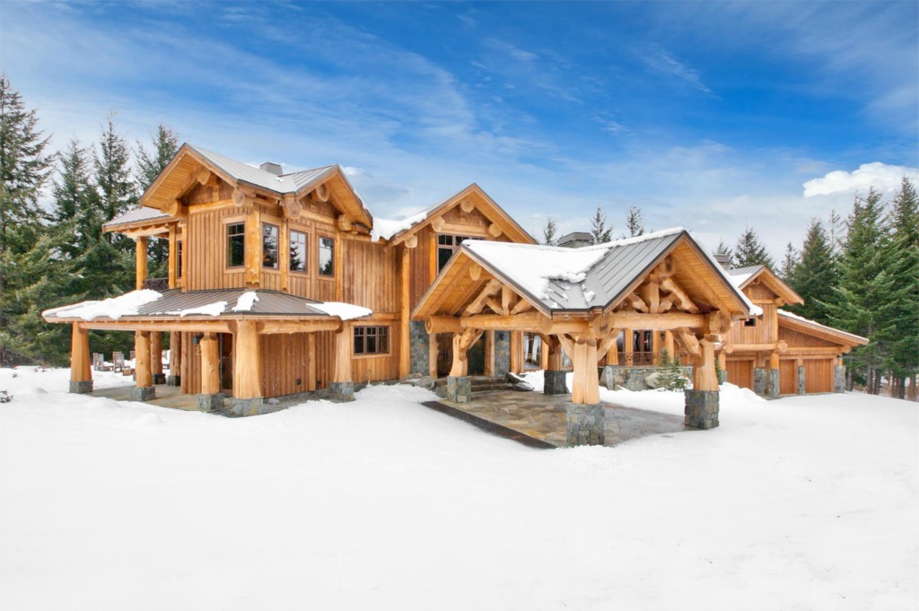 Cle Elum lodge made from massive logs