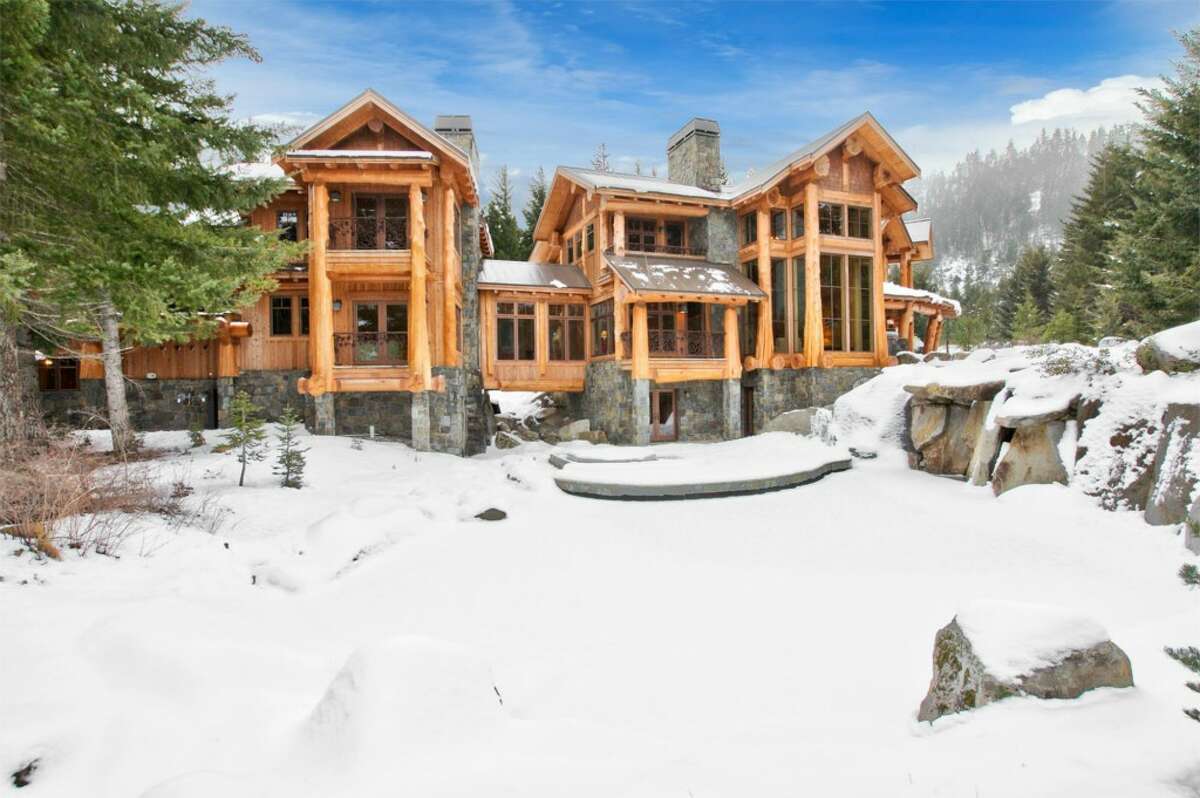 Cle Elum lodge made from massive logs