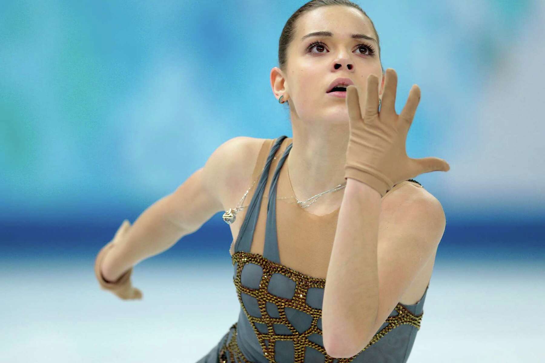 adelina sotnikova closing ceremony