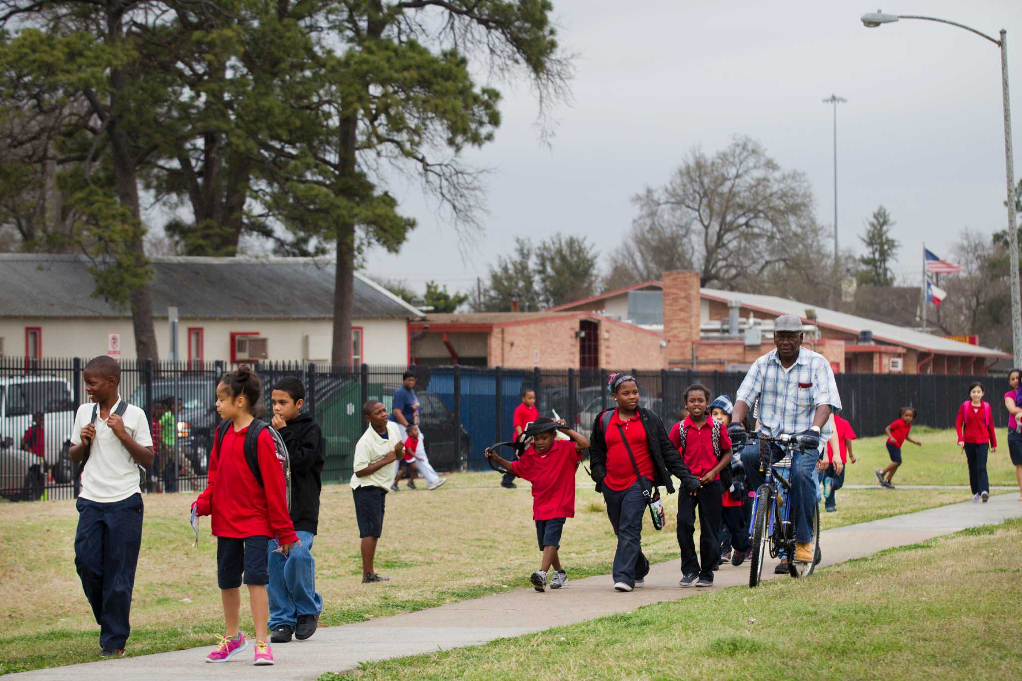 Houston ISD weighs uniform school hours, seeks parent feedback