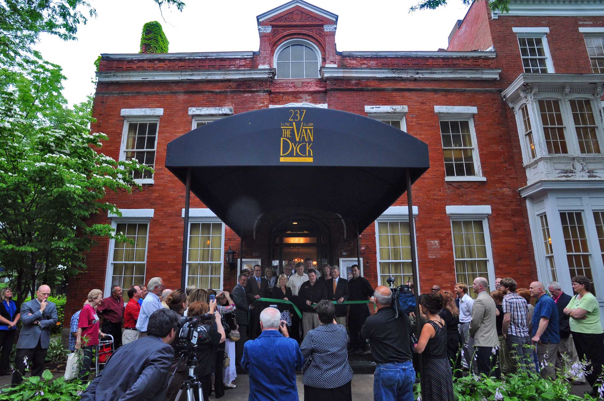 Van Dyck, Mad Jack Brewing closed as pasta bar takes over - Vimarsana News
