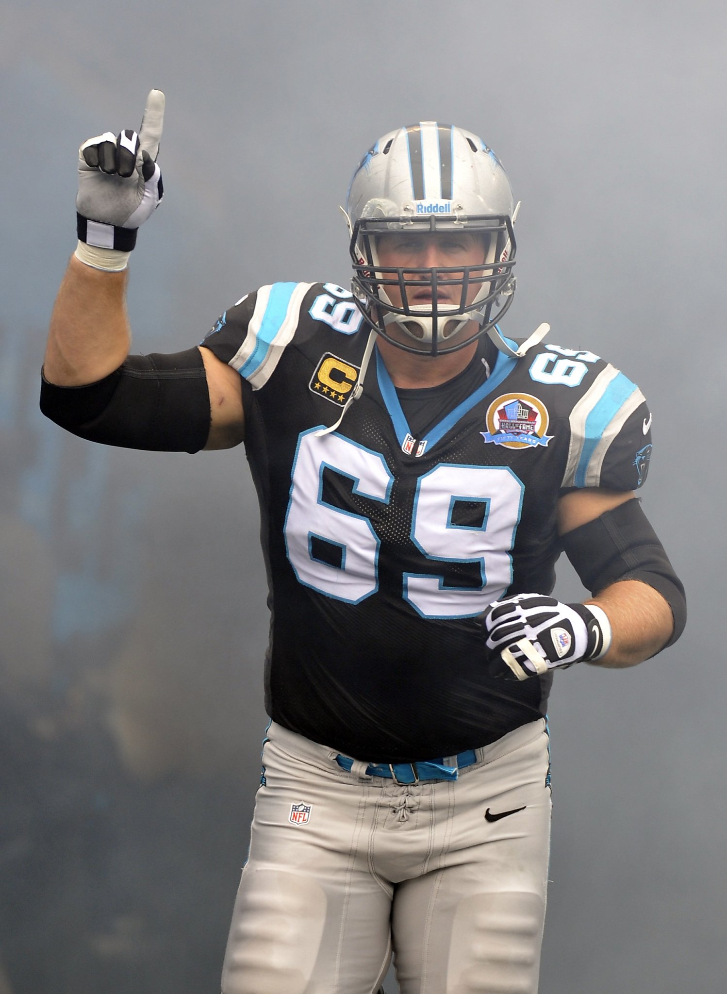 Carolina Panthers tackle Jordan Gross will announce his retirement