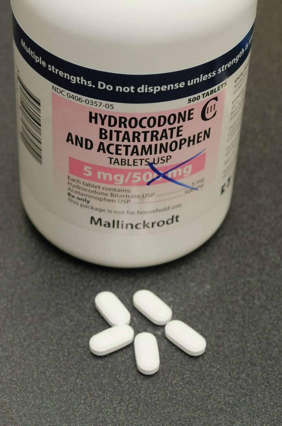 Study Ibuprofen and narcotics don't help chronic pain