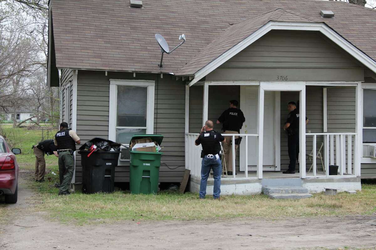 Abbott, Houston DA announce domestic violence sweep