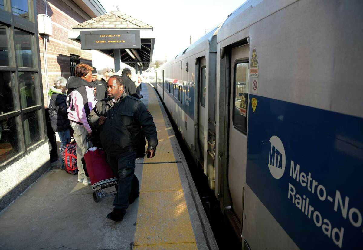 danbury-line-to-use-buses-for-off-peak-trips